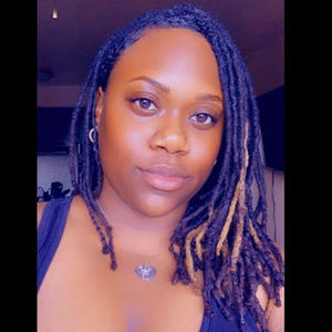 Meet your Posher, Alexis